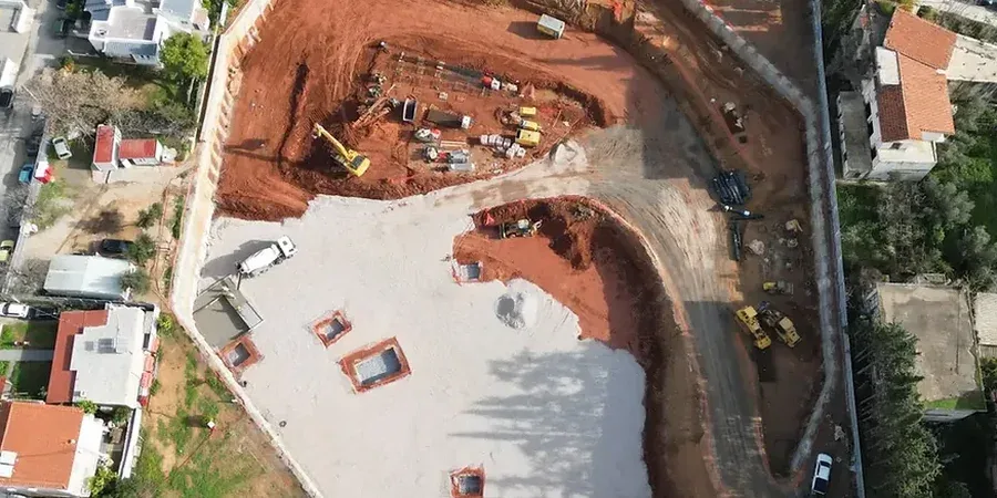 Diseño Geotécnico de Excavaciones Profundas en Copiapó: Control de Riesgos en Suelos Salinos y Sísmicos